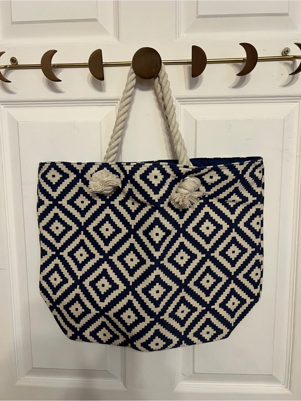 Navy and Cream Diamond-Pattern Rope-Handle Tote
